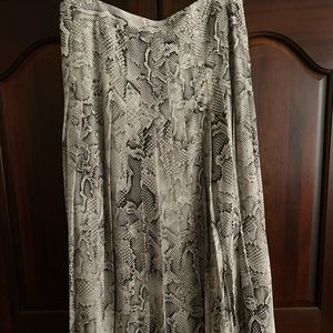 Beautiful skirt! In great condition!